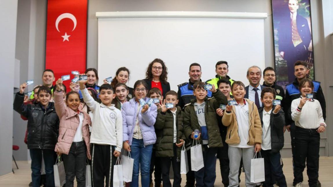 Atatürk İlkokulu öğrencileri Bartın İl Emniyet Müdürlüğünü ziyaret etti.
